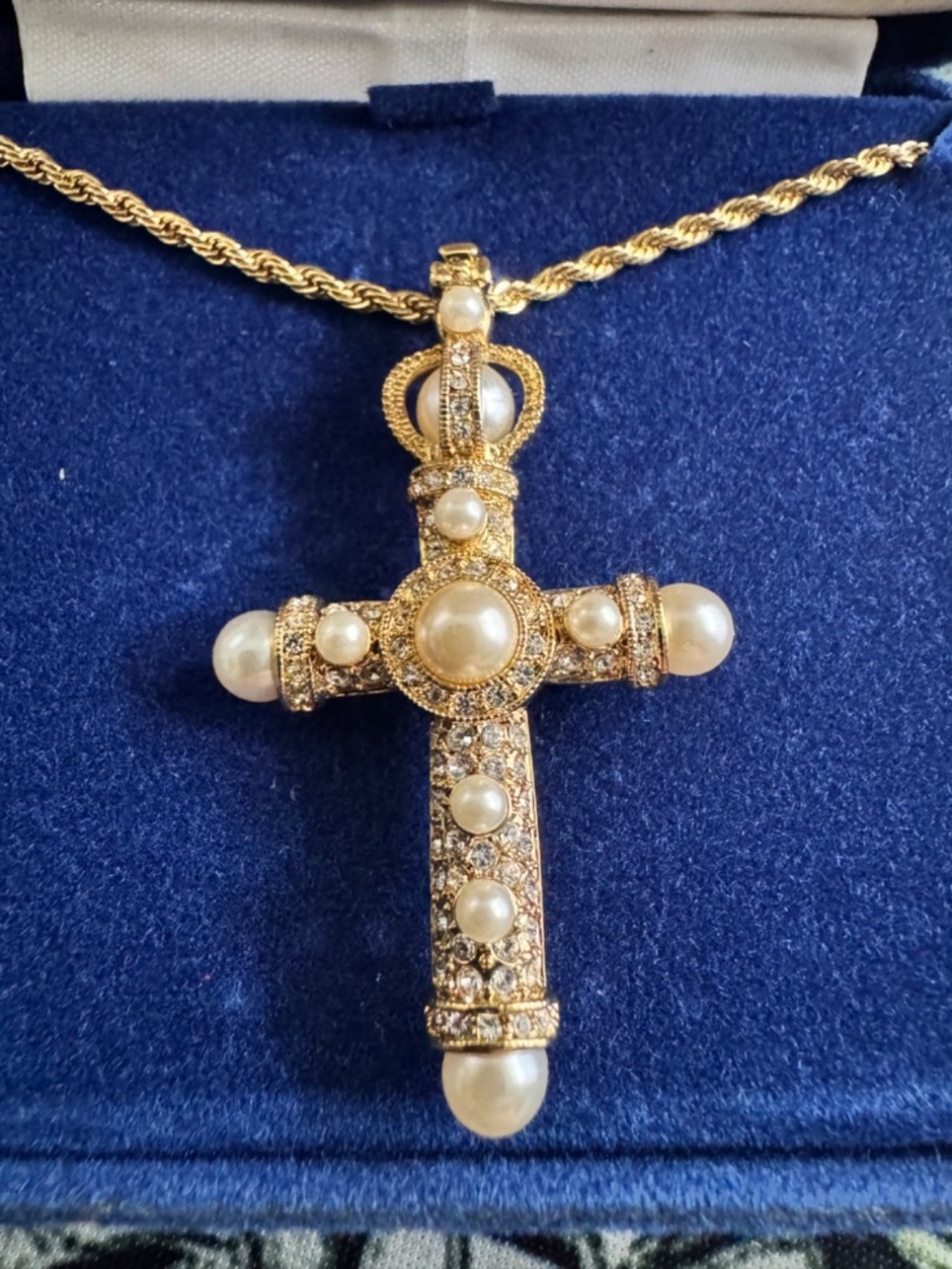 Camrose & Kross Gold Tone Rope Chain Cross Pendant Necklace NIB COA